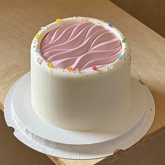 Customizable White Raised Round Cake Boards