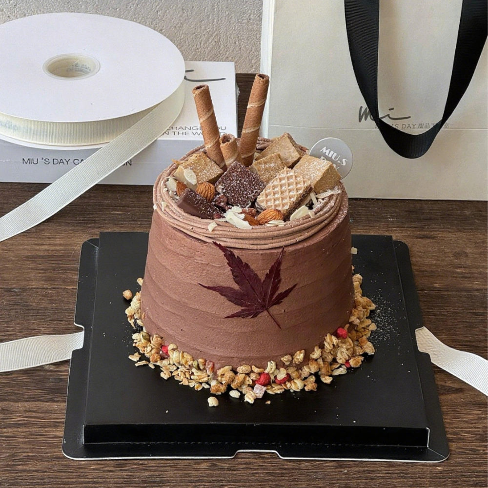 Customizable Black Raised Square Cake Boards