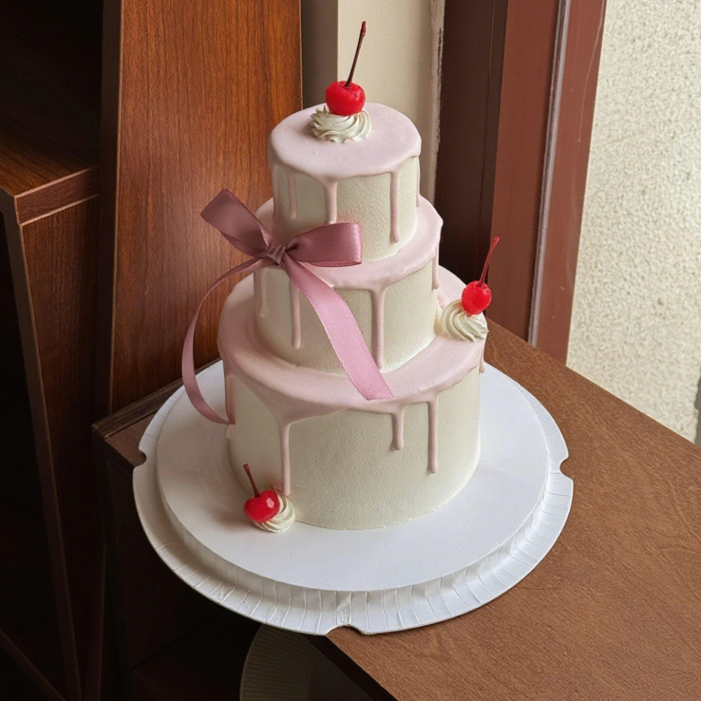 Customizable White Raised Round Cake Boards